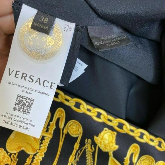 🖤💛 VERSACE Logo Baroque Safety Pin Shift Dress - Picture 10 of 13